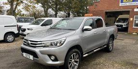 ’17’ TOYOTA HI-LUX 4×4 INVINCIBLE Double Cab D4D