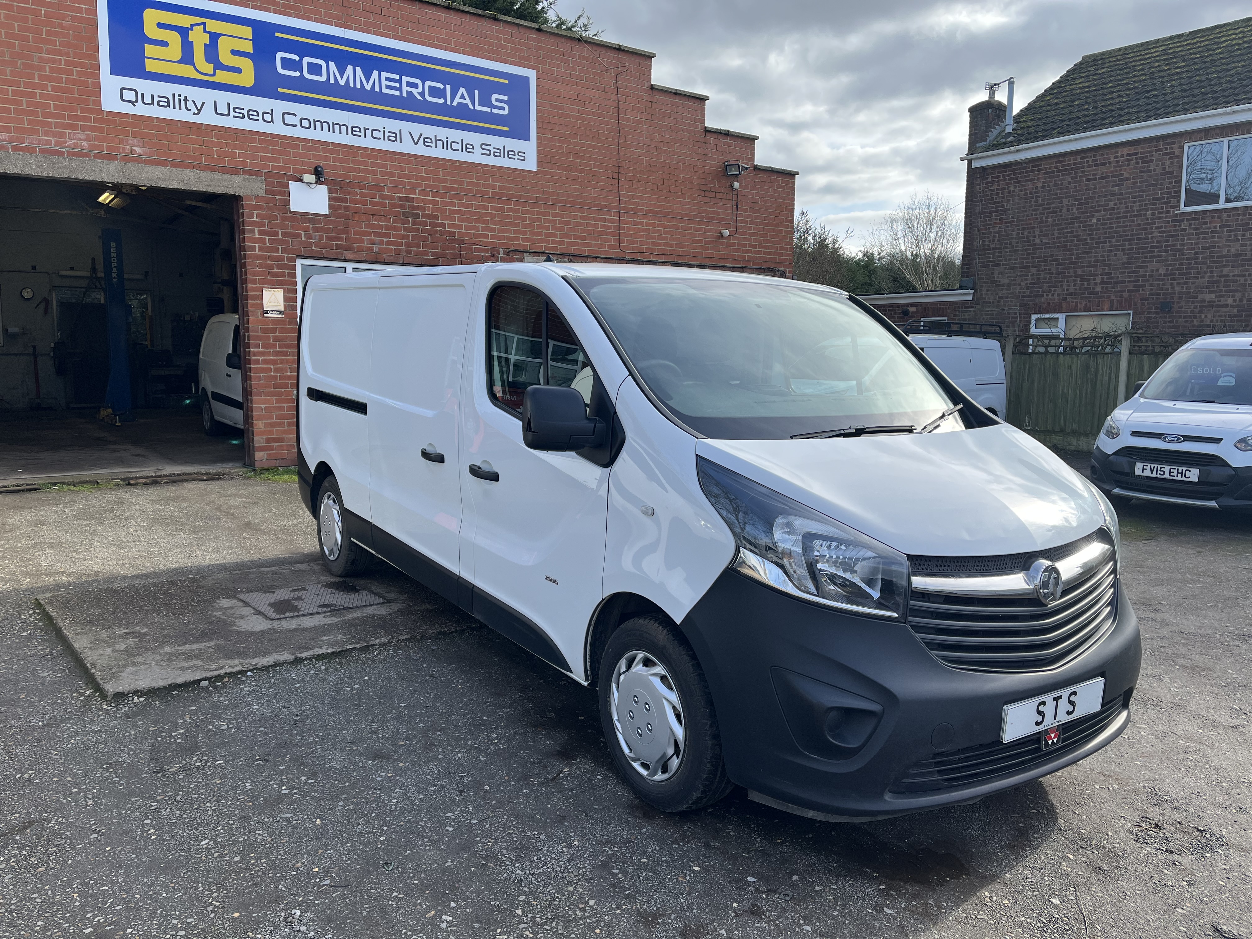 ’17’ VAUXHALL VIVARO 2900  L2H1