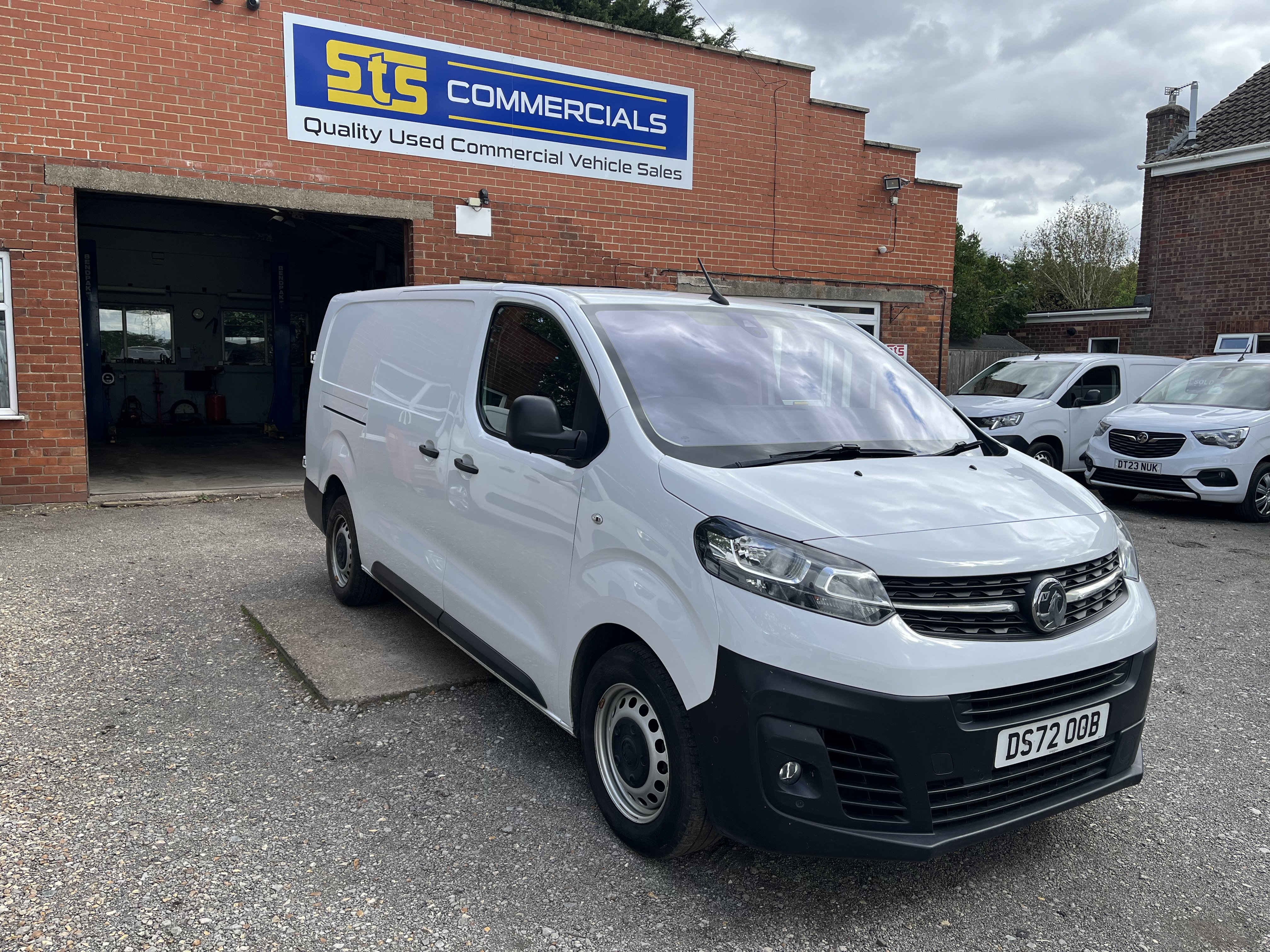 ’72’ VAUXHALL VIVARO DYNAMIC L2H1