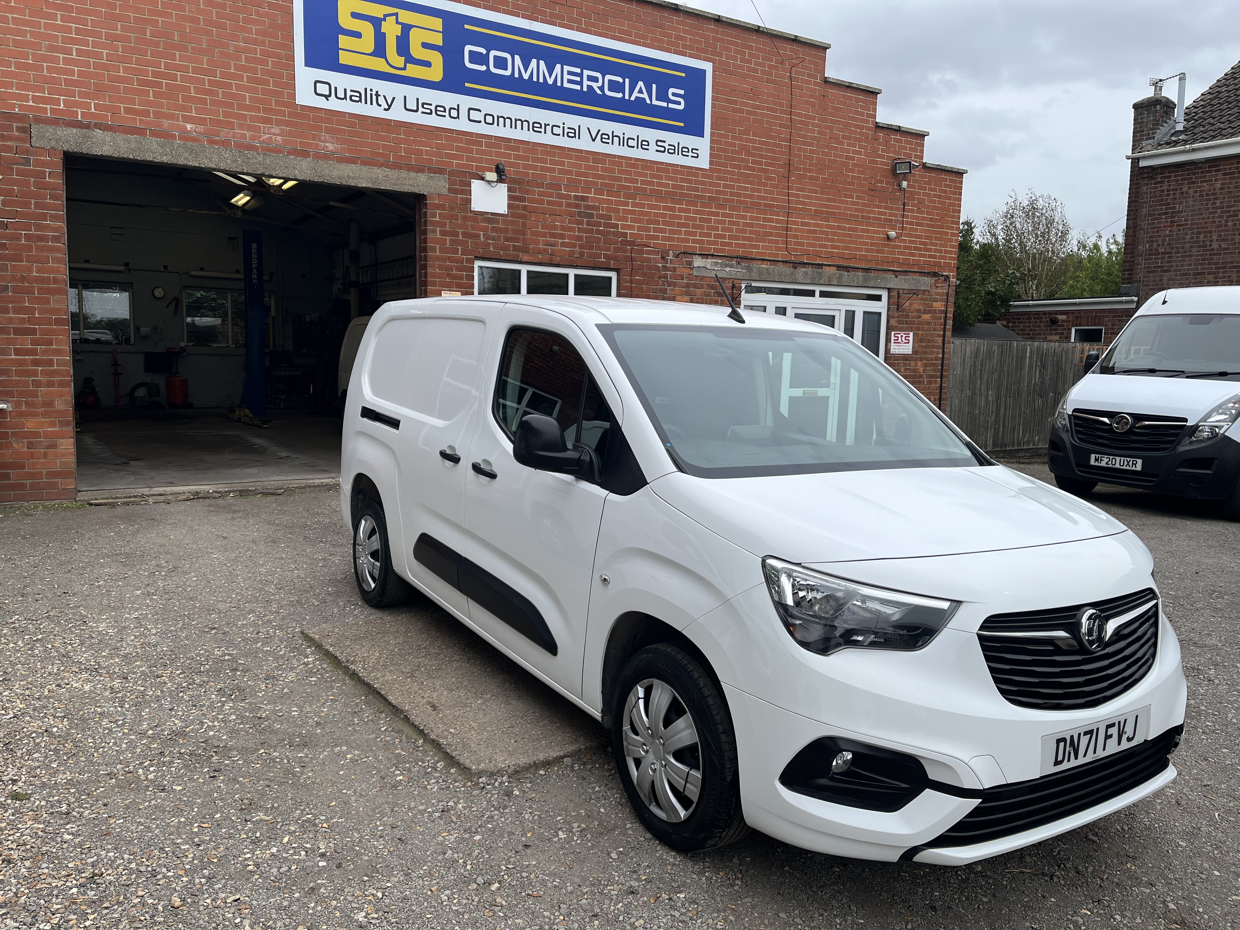 ’71’ VAUXHALL COMBO SPORTIVE L2